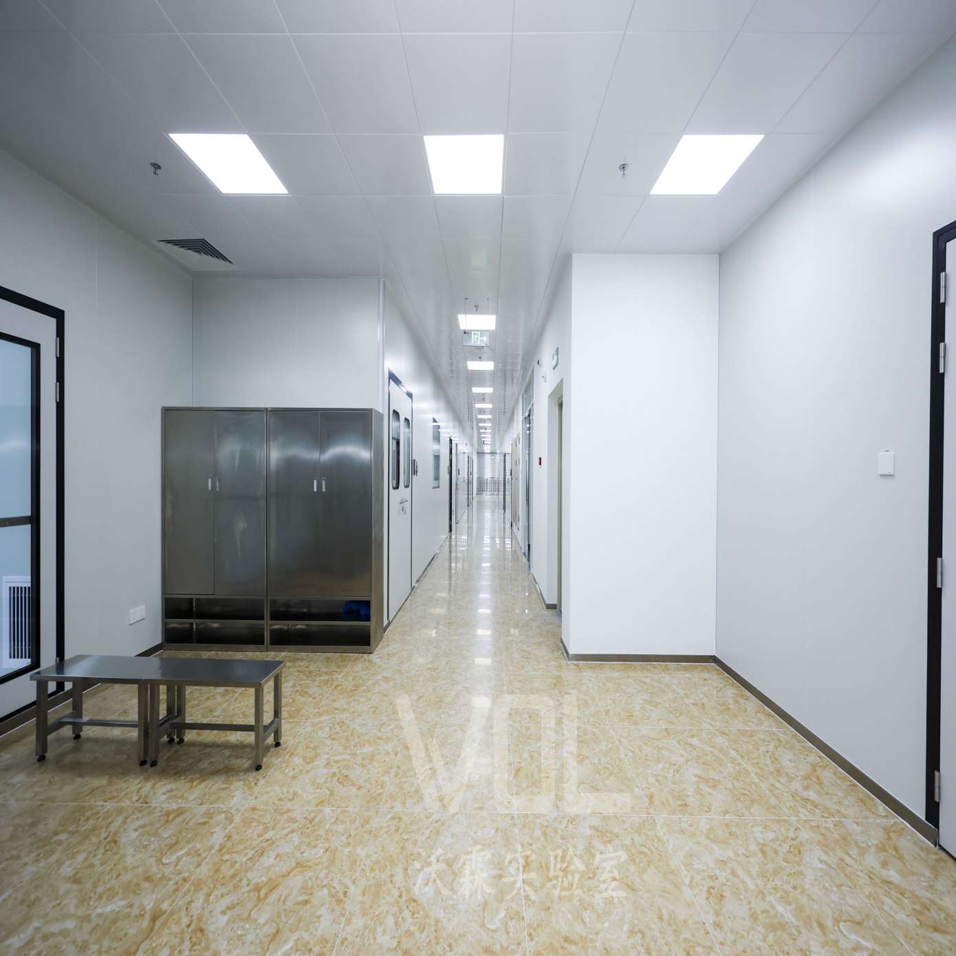 祝賀廣州某電子科技公司研發(fā)無(wú)塵實(shí)驗(yàn)室設(shè)備及裝修工程順利完工投入使用！